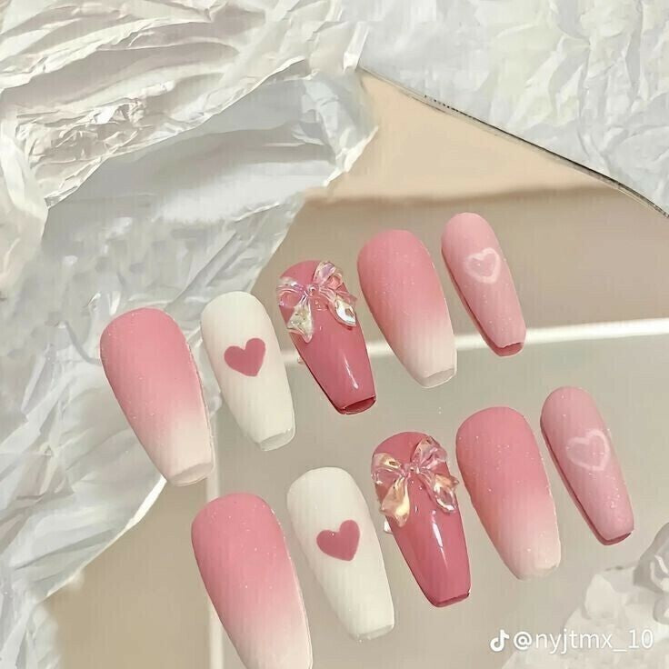 Uñas press on 3D en exhibidor