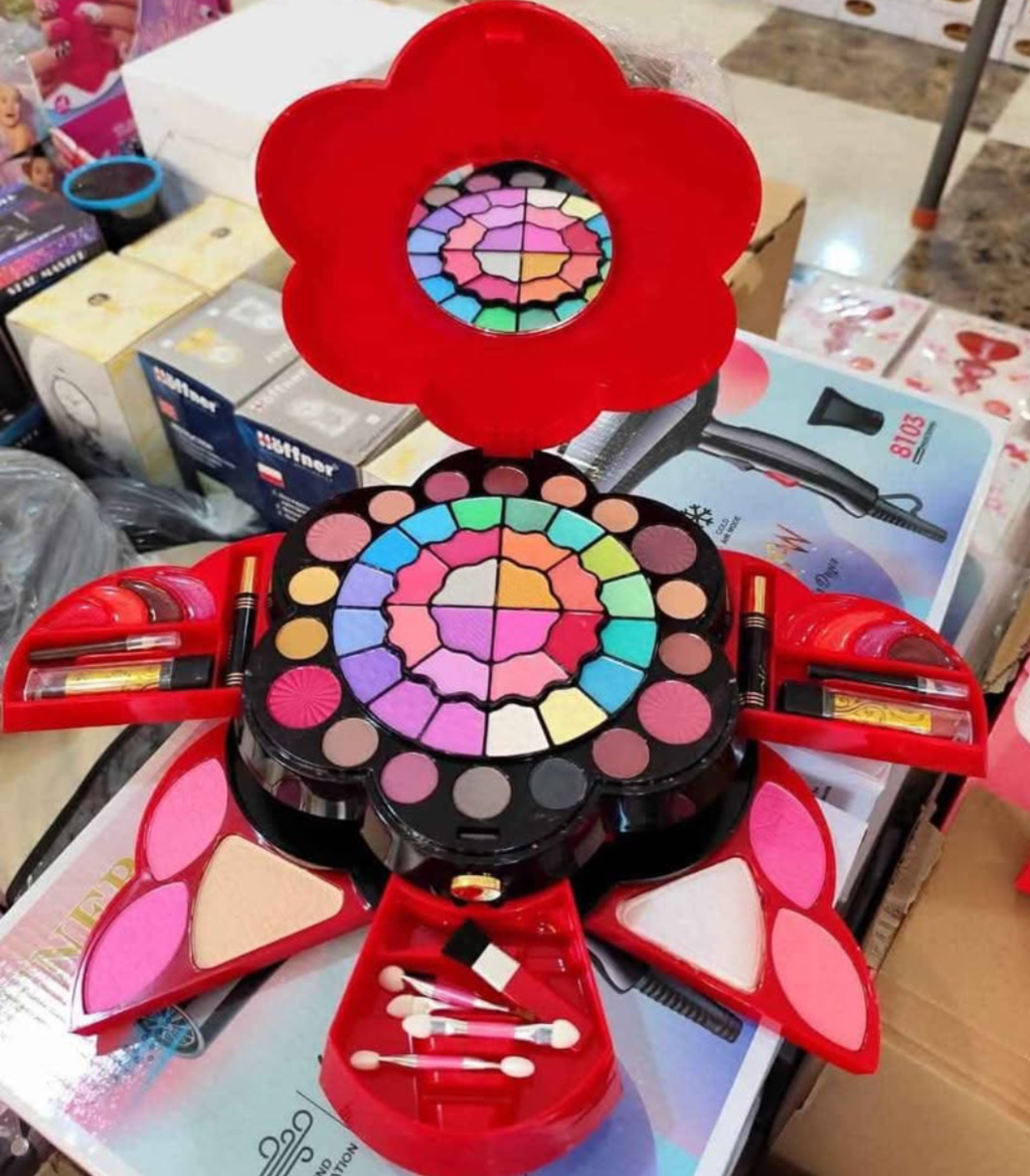 Kit valija flor de maquillaje