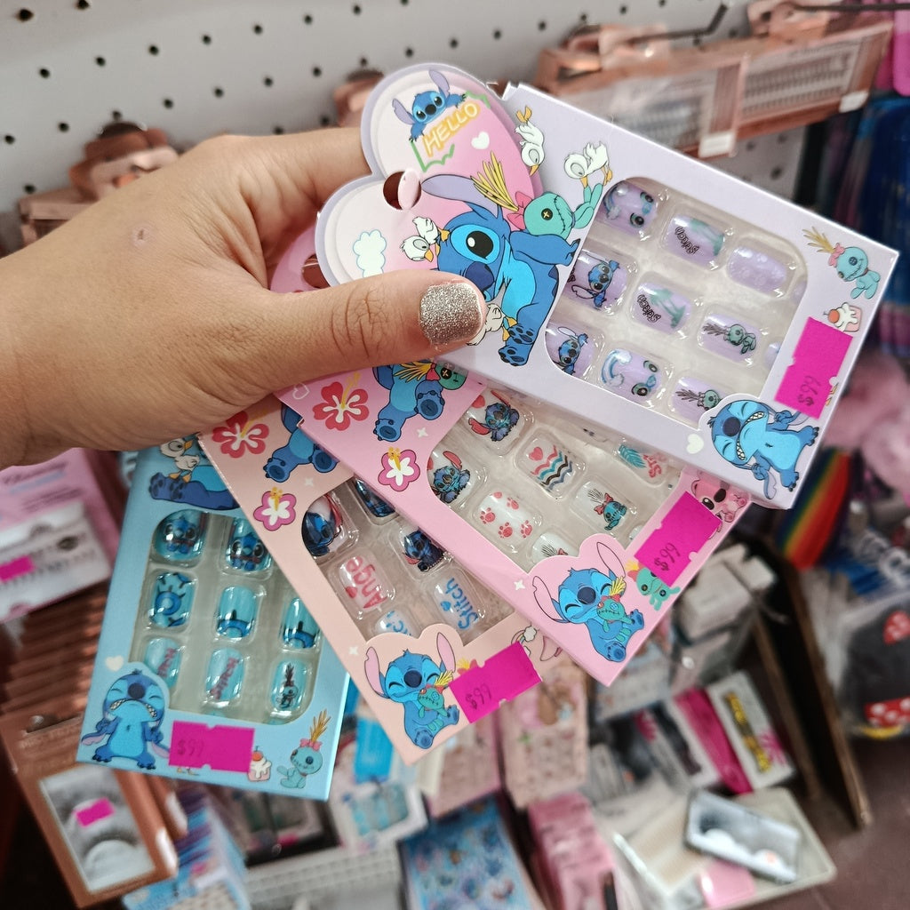 Uñas Stitch con y sin relieves 3D