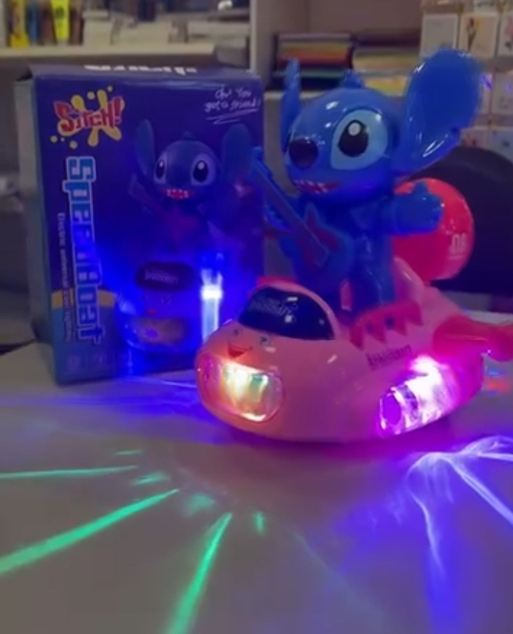 Muñeco Stitch prende luz y baila