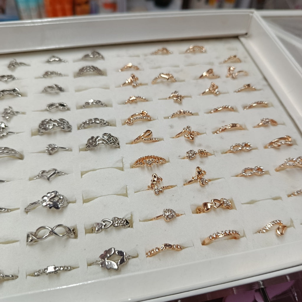 Anillos dorados y plateados (medio dedo, ideal para lucir diseños de uñas)