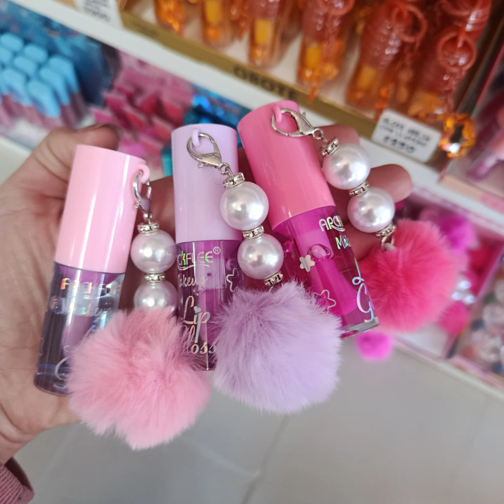 Gloss Lip Oil con llavero de perlas y pom pom