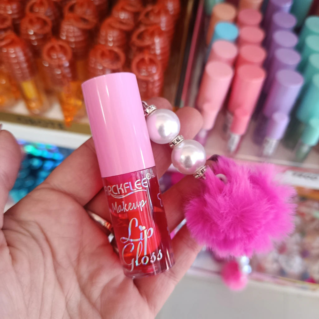 Gloss Lip Oil con llavero de perlas y pom pom
