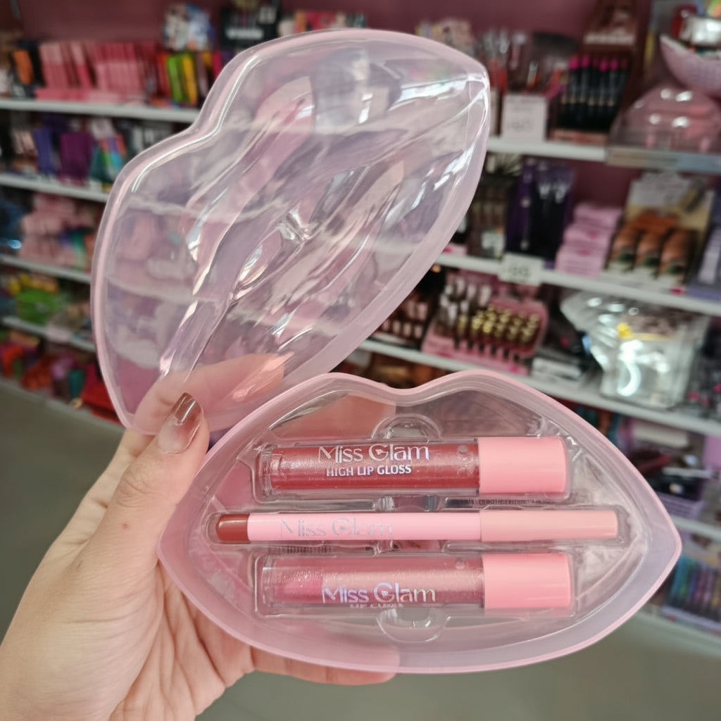 Gloss de color + delineador + gloss con brillos
