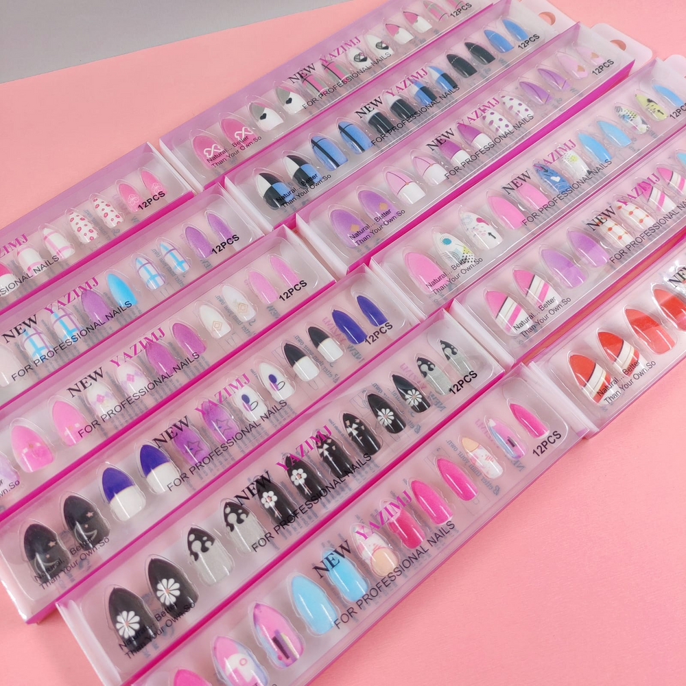 Uñas press on decoradas