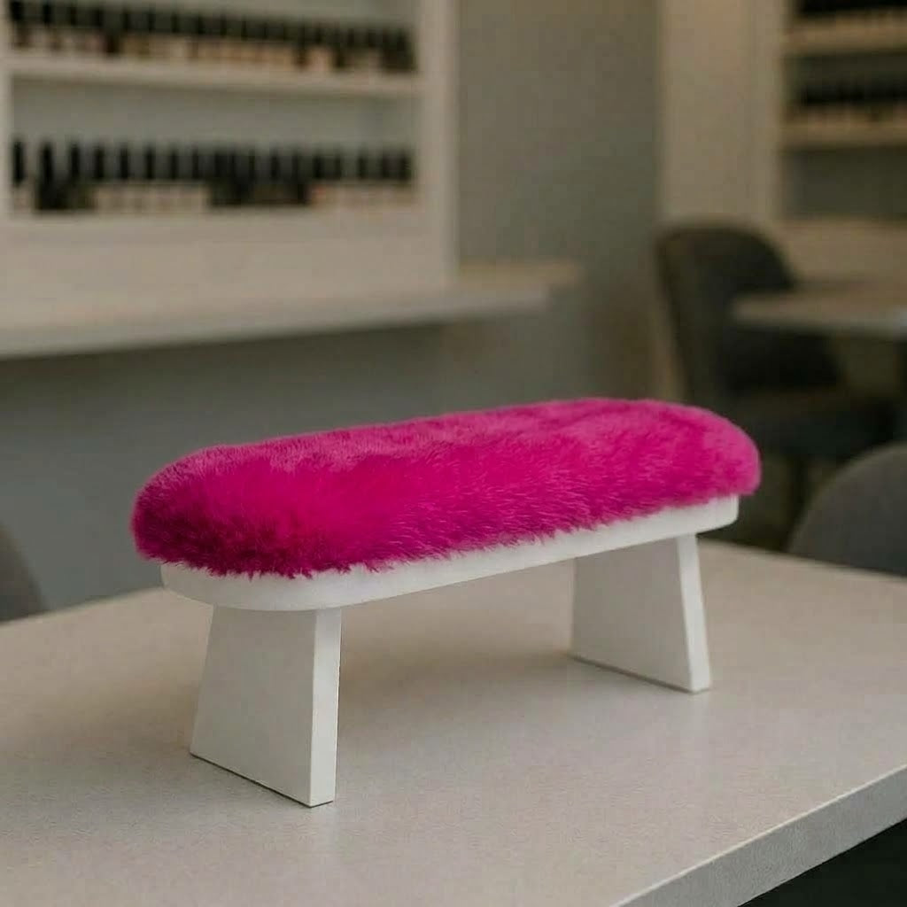 Apoya manos de madera con peluche.