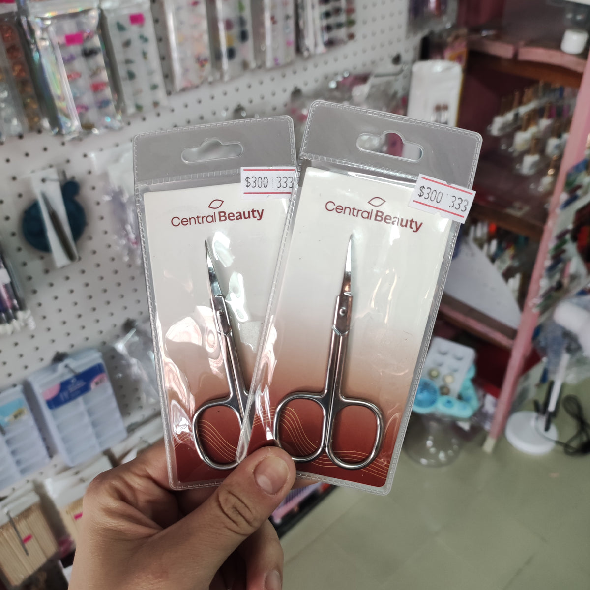 Tijera para manicura.