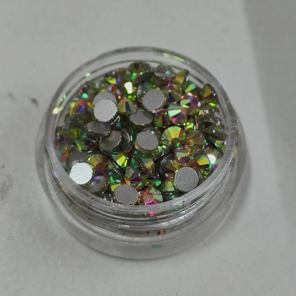 Strass para uñas, tendencia Bedazzled