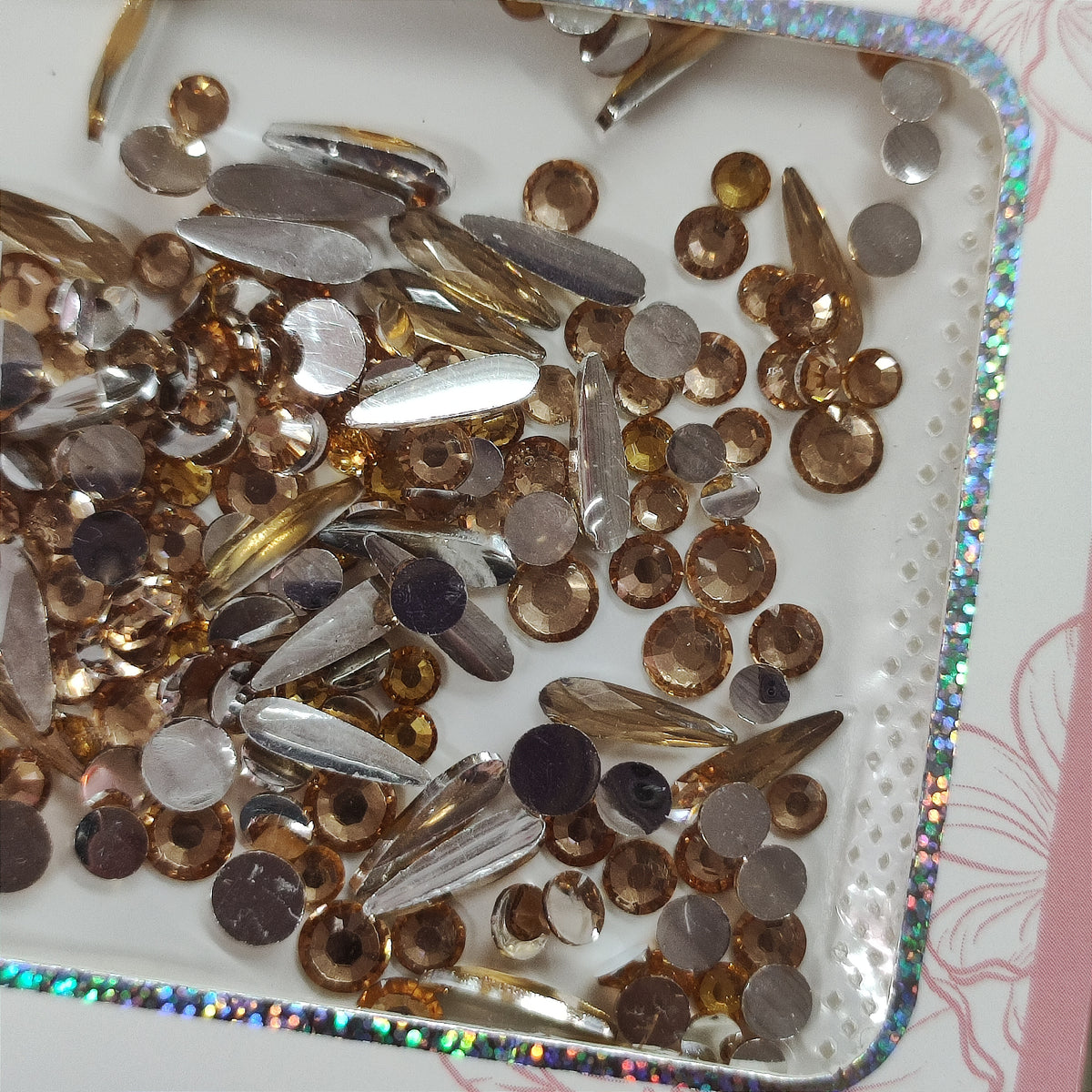 Strass de colores para uñas, ideales para tendencia Bedazzled
