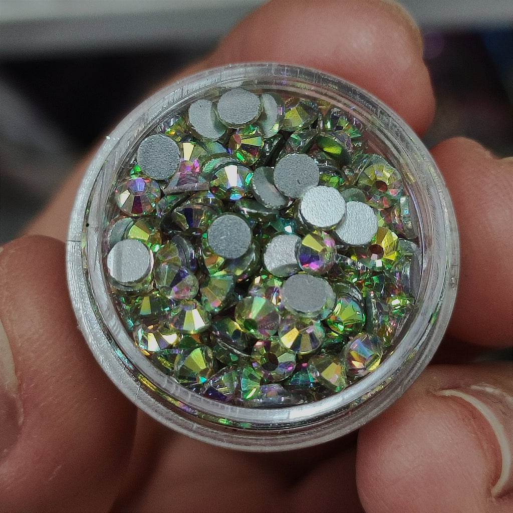 Strass para uñas, tendencia Bedazzled