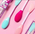 Cepillos exfoliantes con espátula