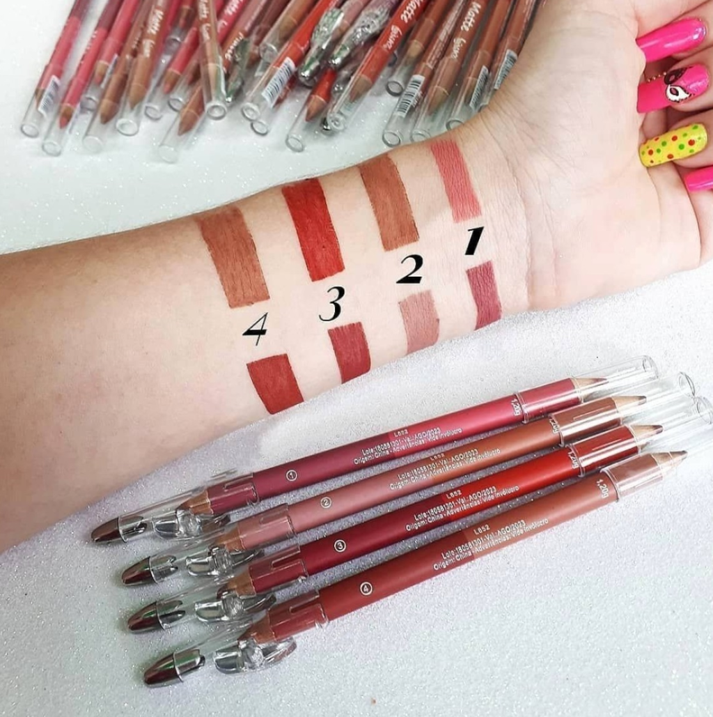 Delineador labial doble